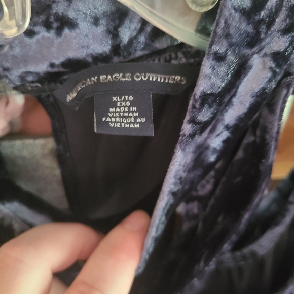 BOGO FREE AMERICAN EAGLE Velvet Navy Cold Shoulder Top with Raw Hemline sleeves - Picture 3 of 6